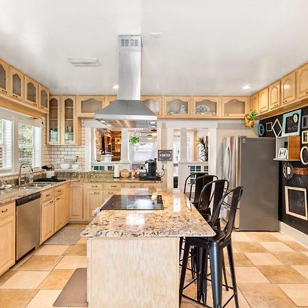 Four Different Options At One Great Location-- 1 - Spacious 3 Bed 2 Bath House Or 2- 2Nd Floor 2 Bed 1 Bath Guesthouse Or 3- 1St Floor Studio Or 3- A Tiny Home Rv Tampa Exterior photo