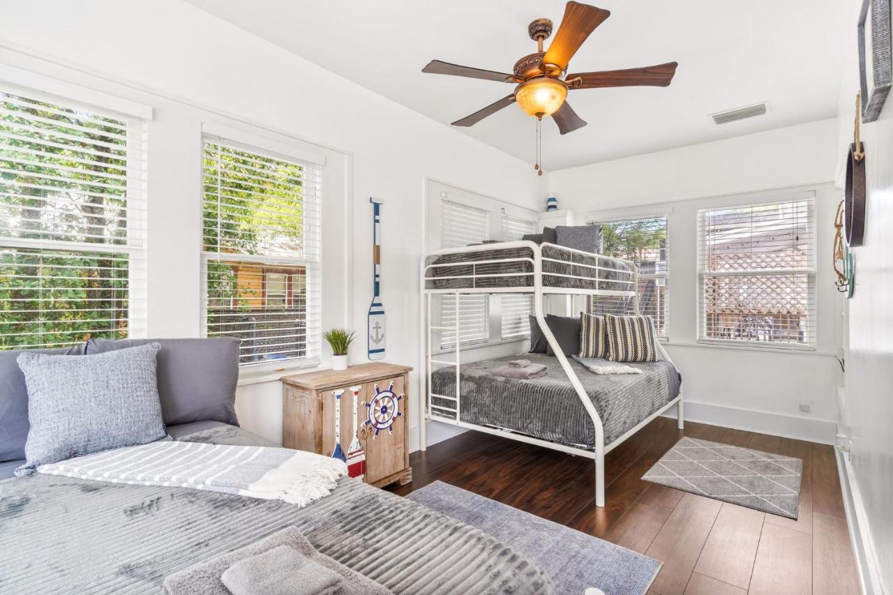 Four Different Options At One Great Location-- 1 - Spacious 3 Bed 2 Bath House Or 2- 2Nd Floor 2 Bed 1 Bath Guesthouse Or 3- 1St Floor Studio Or 3- A Tiny Home Rv Tampa Exterior photo
